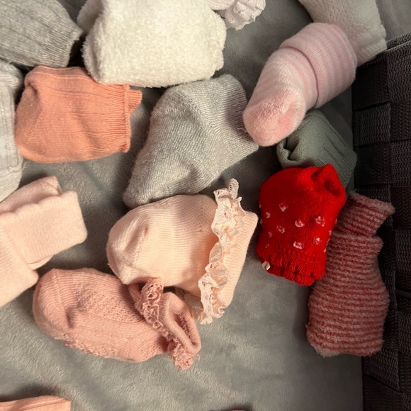 39 EUC nwot pairs baby girl newborn-3 months socks frilly socks fancy socks - Picture 6 of 13